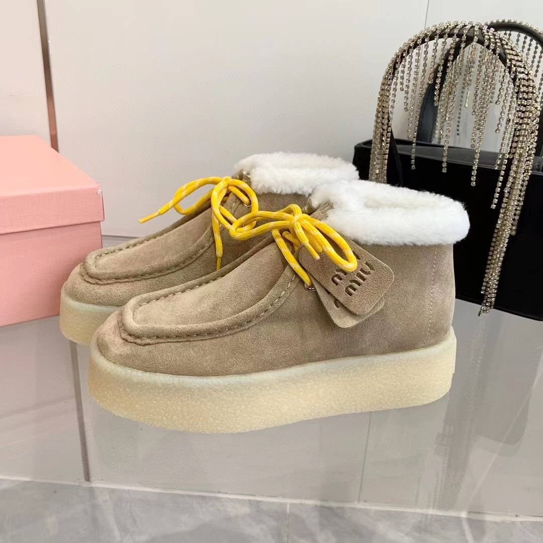 женские зимние замшевые ботинки miu miu с мехом бежевые,,женские зимние замшевые ботинки miu miu с мехом бежевые lm-21296,зимние замшевые ботинки miu miu,бежевые зимние замшевые ботинки miu miu с