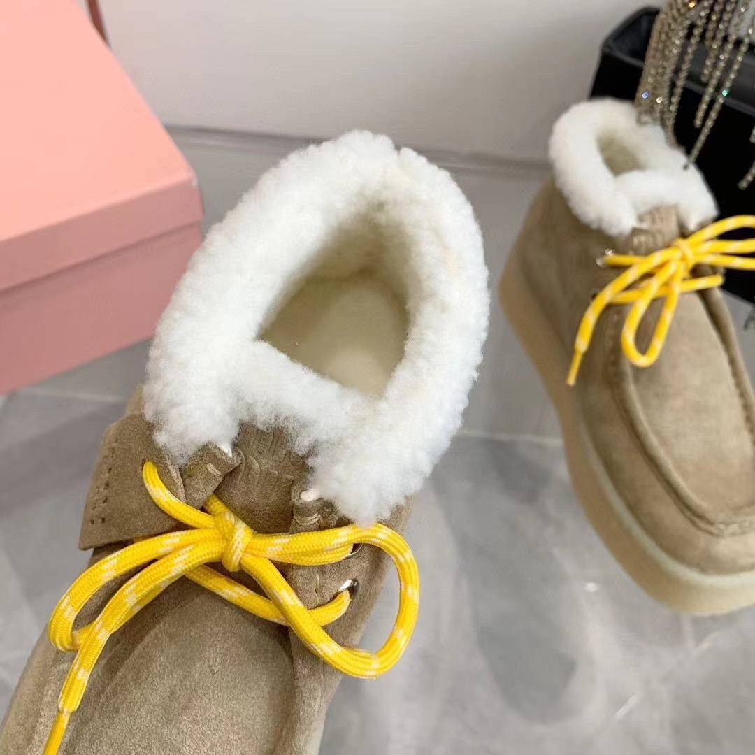 женские зимние замшевые ботинки miu miu с мехом бежевые,,женские зимние замшевые ботинки miu miu с мехом бежевые lm-21296,зимние замшевые ботинки miu miu,бежевые зимние замшевые ботинки miu miu с