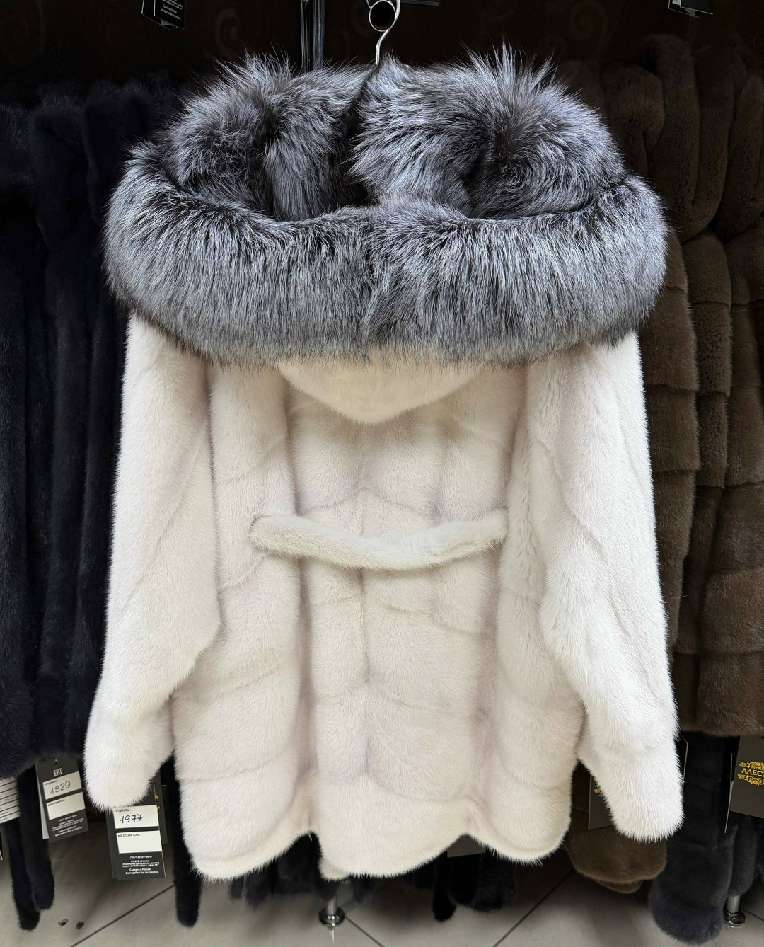 шубка из меха европейской норки с капюшоном из меха песца,шубка из меха европейской норки с капюшоном из меха чернобурки,шуба из меха европейской норки с капюшоном из меха песца под куницу,шубка из ме