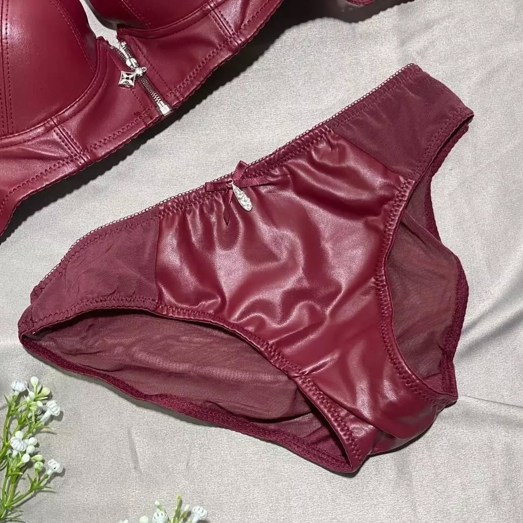 комплект женского нижнего белья,комплект нижнего белья,кожаный комплект,кожаный комплект нижнего белья,комплекты белье