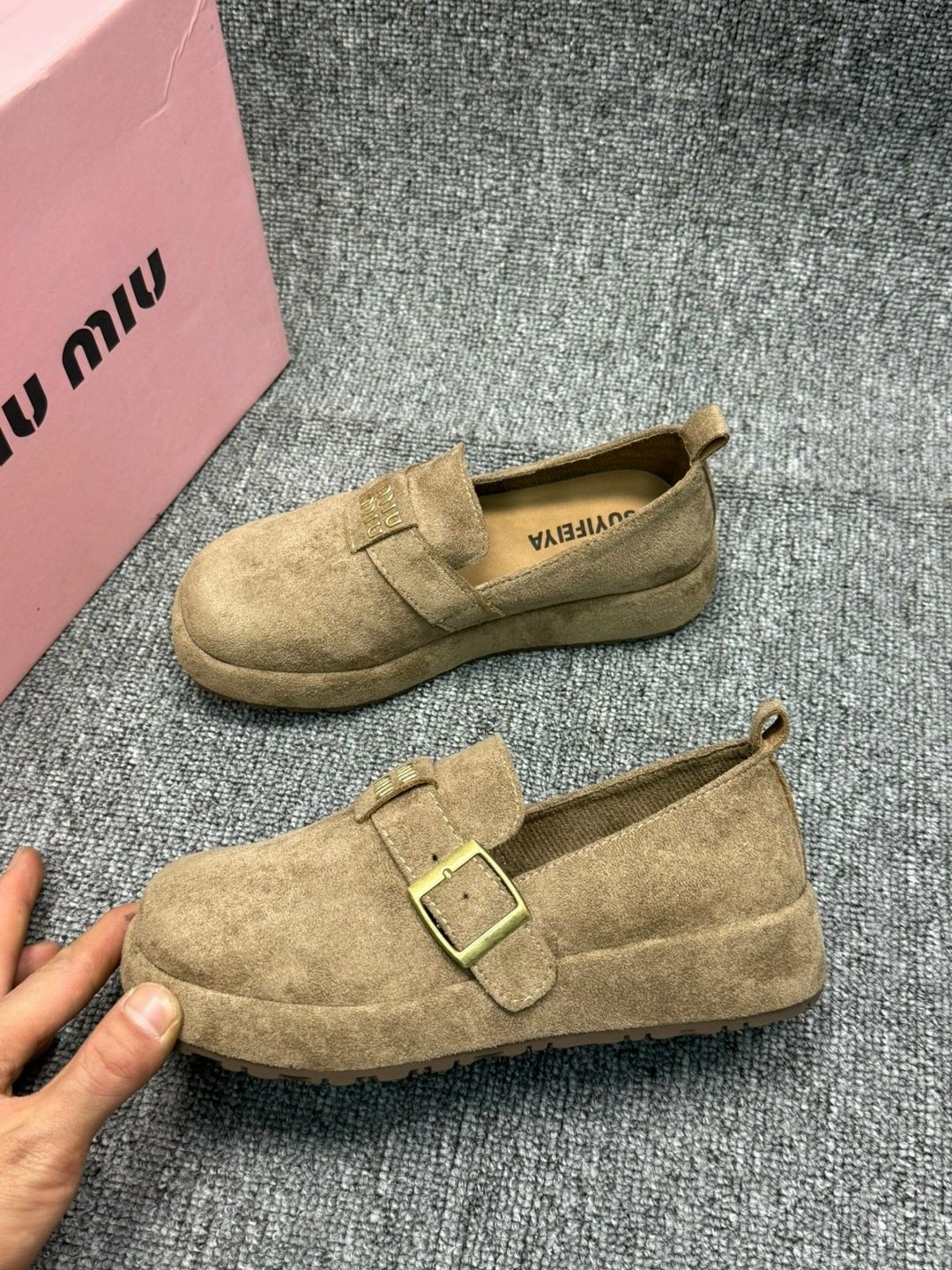 ,лоферы замш,ботинки замш,женская ,замшевые лоферы miu miu на высокий подошве и фирменной фурнитурой