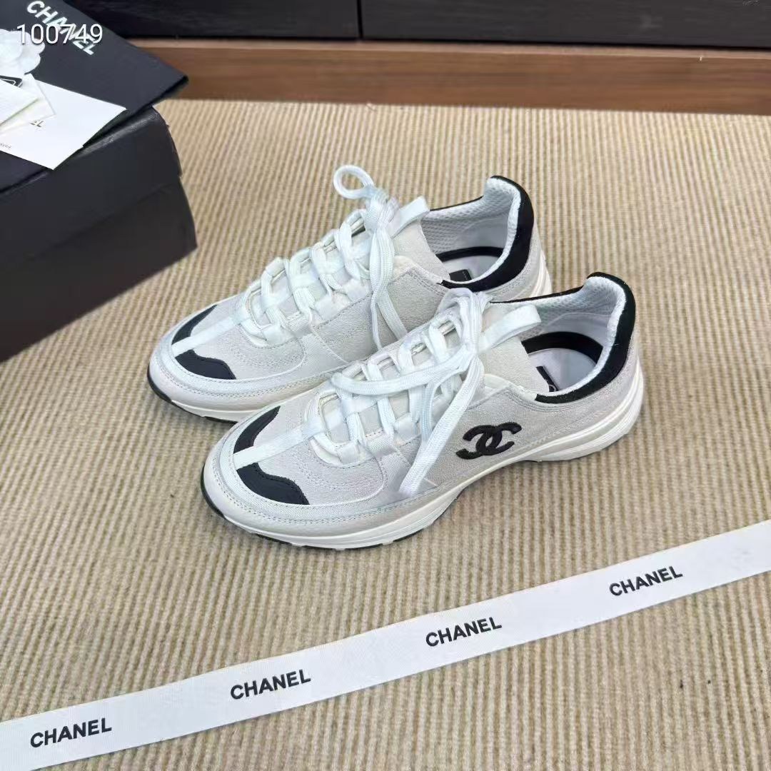 кроссовки женские chanel,кроссовки chanel,chanel кроссовки белые с черным,кроссовки шанель chanel цвет серебристый,женские комбинированные кроссовки chanel 2026-2026 белые с черным логотипом
