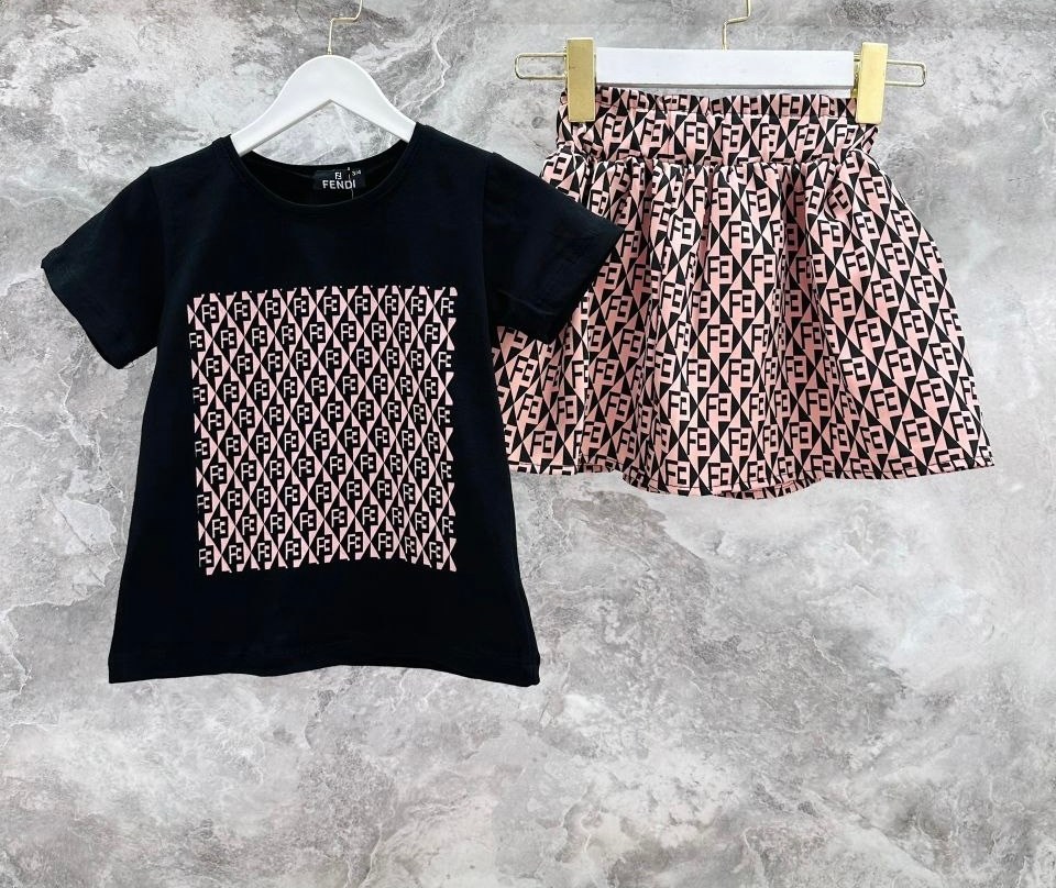 ребенок,фотомодели девочки,красивая пятилетняя девочка в белом платье,нарядное платье,девочка