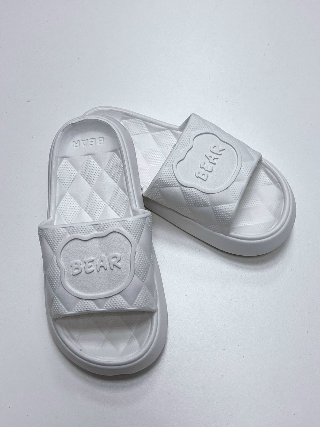 женские шлепанцы,белые шлепанцы,шлепки женские,,тапочки модные