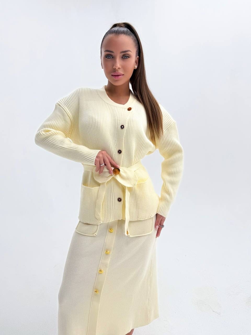 женский трикотажный костюм с юбкой celena кремовый,трикотажный костюм,стильный трикотажный костюм,женский костюм с юбкой,костюм с юбкой
