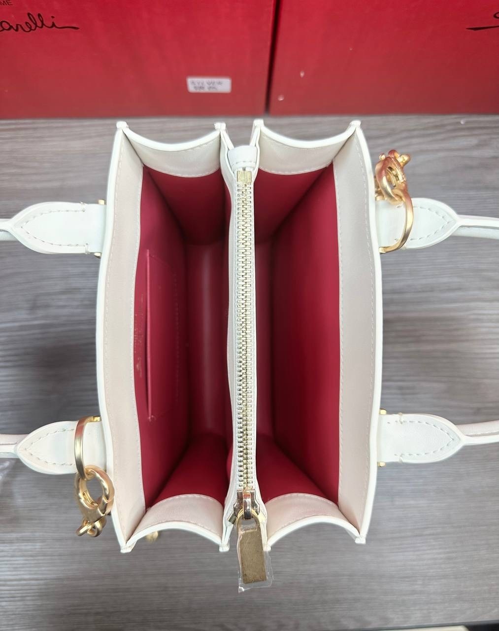 сумка-тоут schiaparelli,сумка женская schiaparelli,сумка schiaparelli,сумка schiaparelli натуральная кожа,женская белая сумка schiaparelli anatomy jewelry