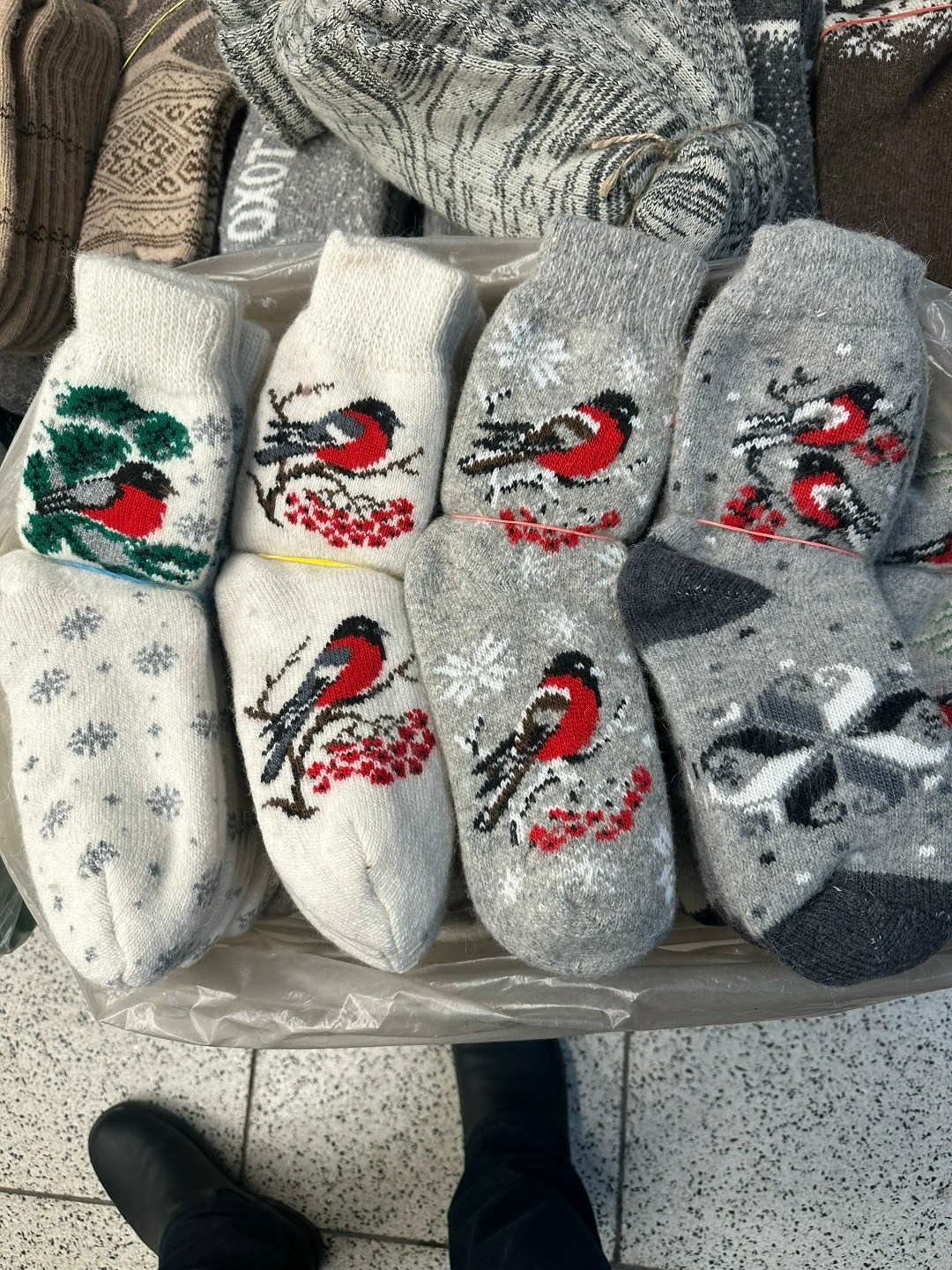 носки женские шерстяные,вязаные носки со снегирями,носки со снегирями,детские шерстяные варежки со снегирями,носки шерстяные зимние мода-лиза