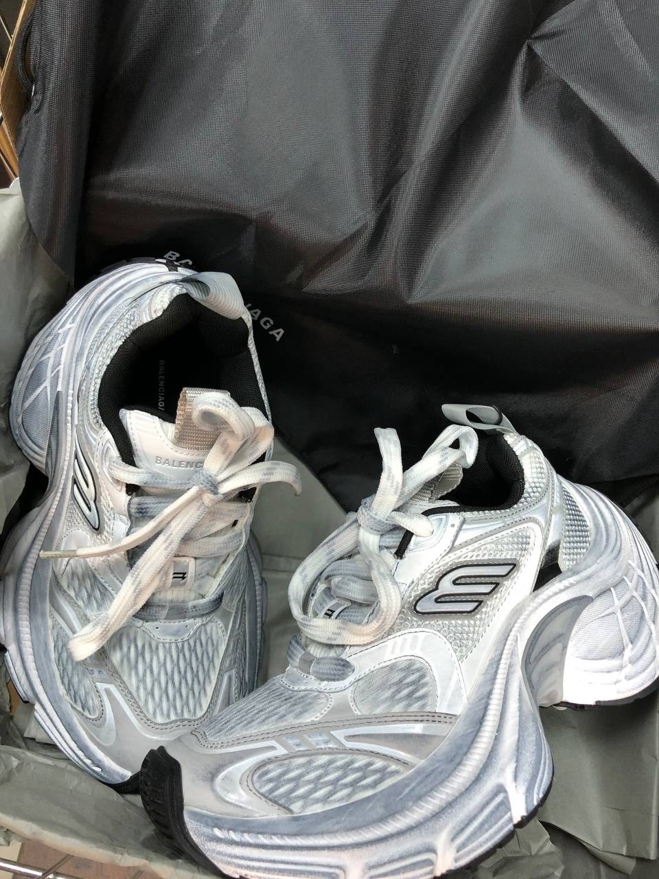 кроссовки 10xl balenciaga белый черный серый,кроссовки женские balenciaga 10xl белые,кроссовки balenciaga 10 xl,кроссовки balenciaga,кроссовки balenciaga 10xl