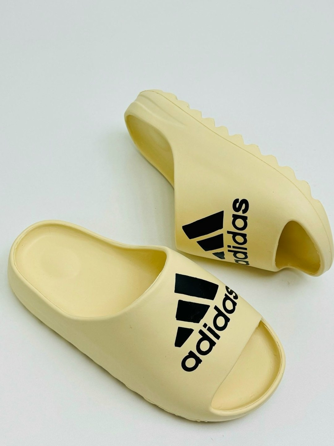 адидас шлепки,шлепанцы adidas,тапки адидас,тапочки adidas yeezy slide мужские,тапочки мужские резиновые адидас