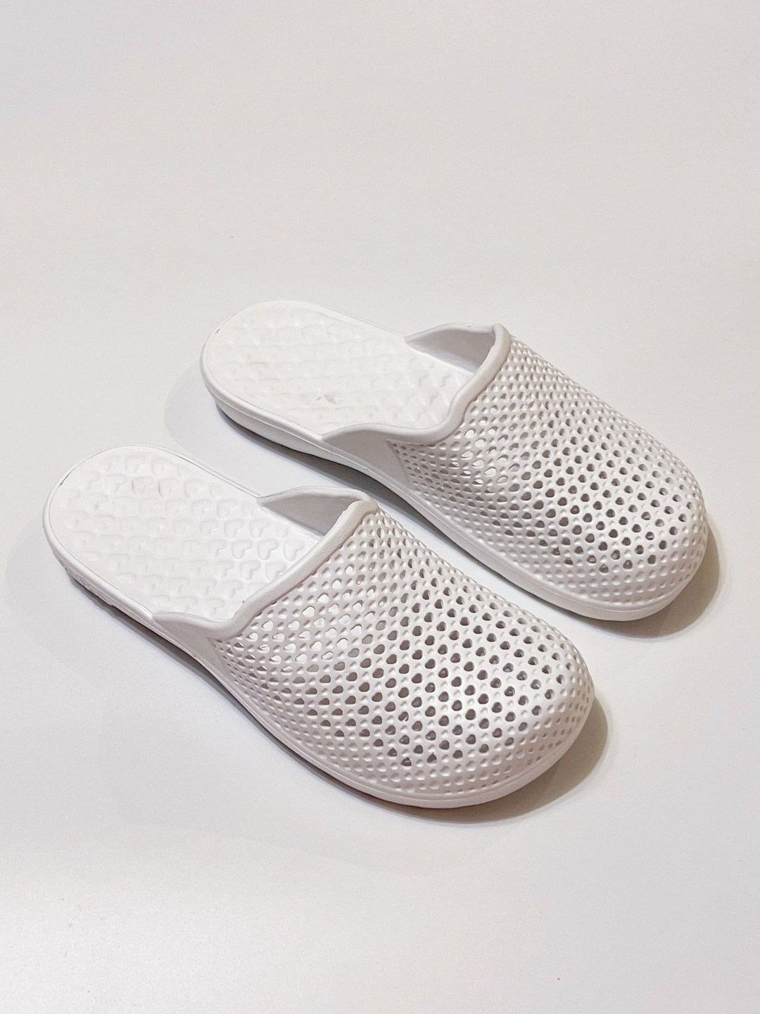 ,сабо женские,белые тапочки,тапочки с перфорацией женские,шлепанцы женские