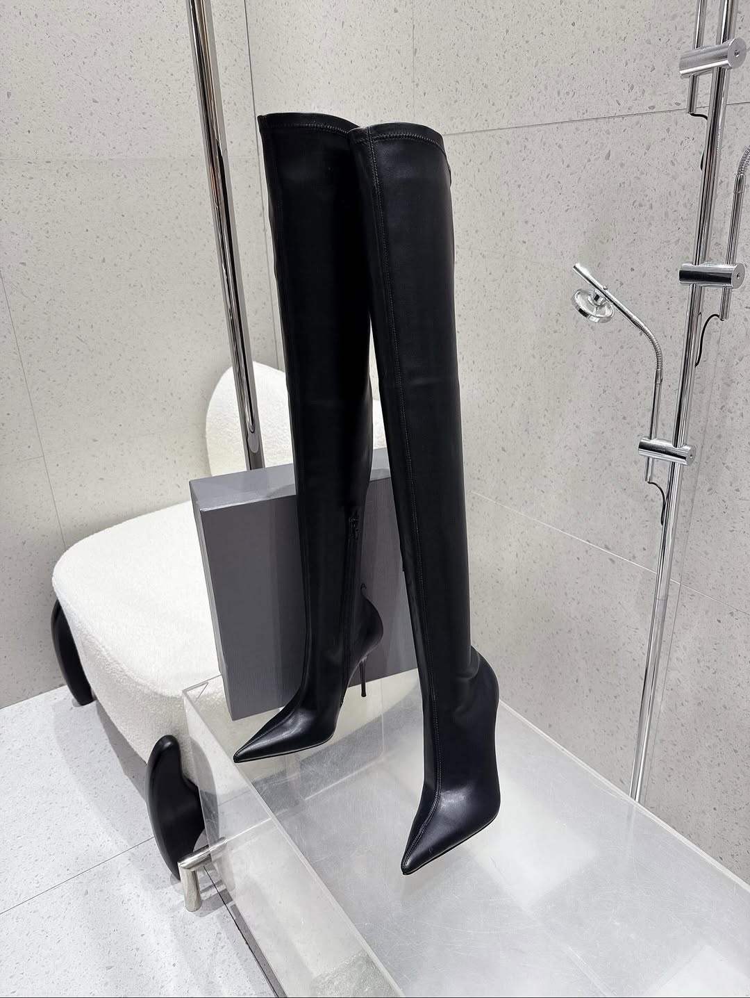 высокие сапоги,ботфорты женские,yves saint laurent сапоги,высокие сапоги женские,черные кожаные ботфорты saint lauren