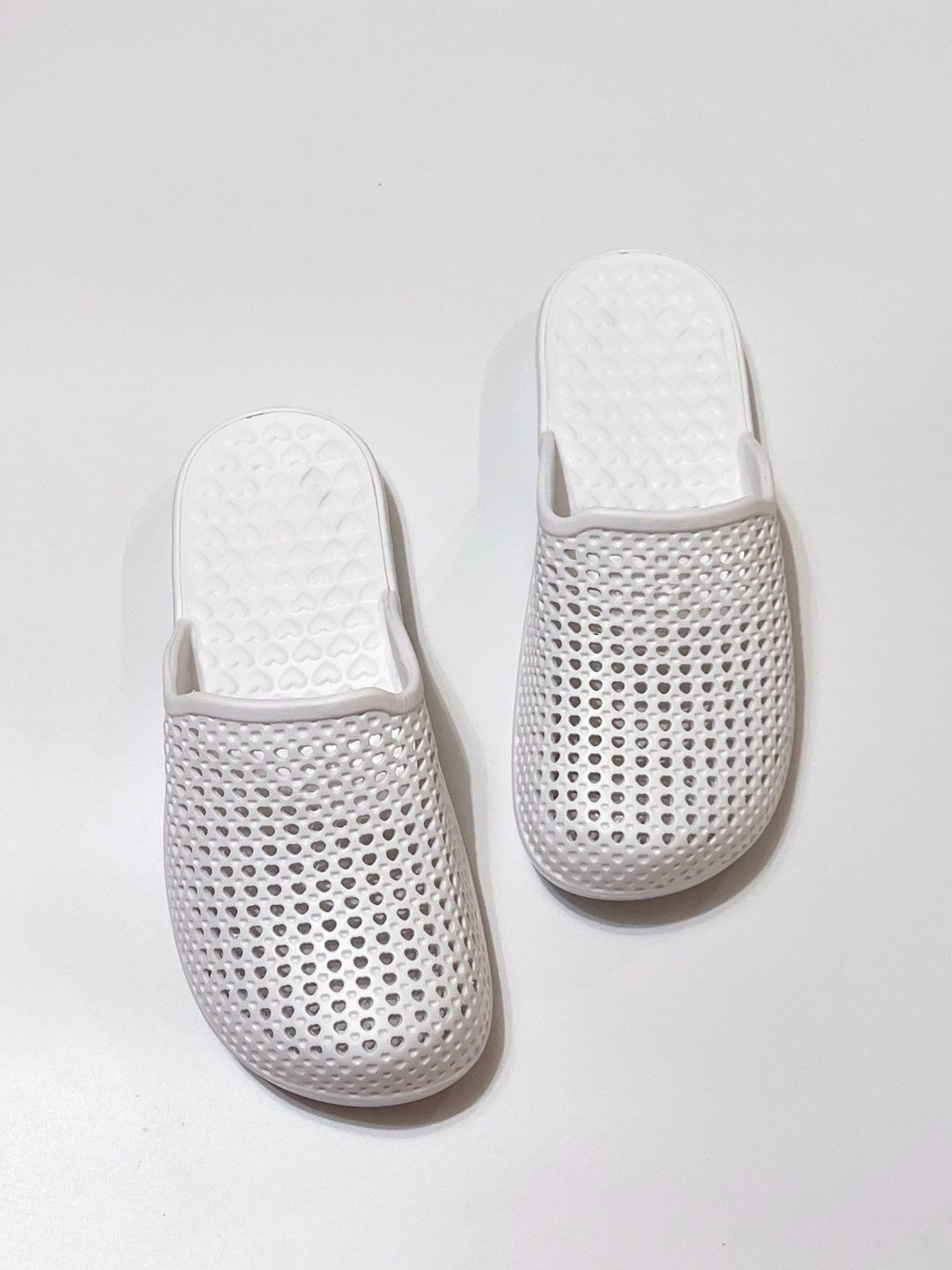 ,сабо женские,белые тапочки,тапочки с перфорацией женские,шлепанцы женские