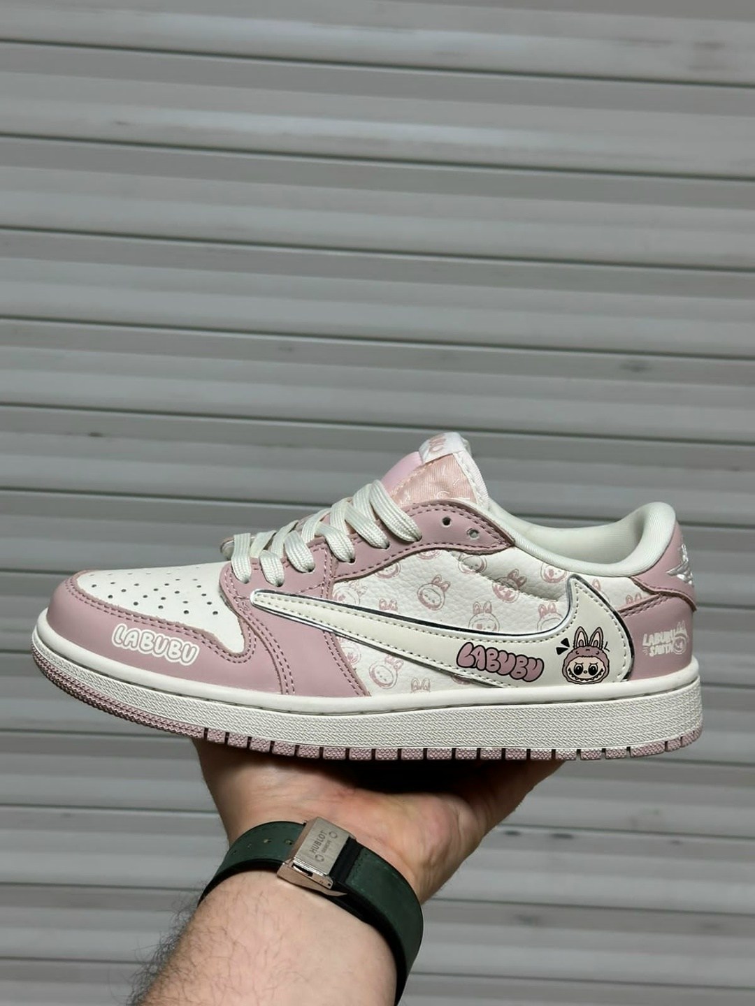 кроссовки bad bunny x adidas forum buckle low,кроссовки adidas,кроссовки адидас bad bunny,adidas bad bunny,кроссовки adidas bad bunny x forum buckle low 'the first cafe' коричневый