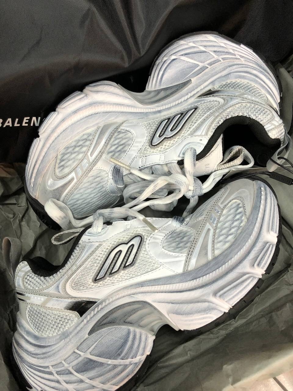 кроссовки 10xl balenciaga белый черный серый,кроссовки женские balenciaga 10xl белые,кроссовки balenciaga 10 xl,кроссовки balenciaga,кроссовки balenciaga 10xl