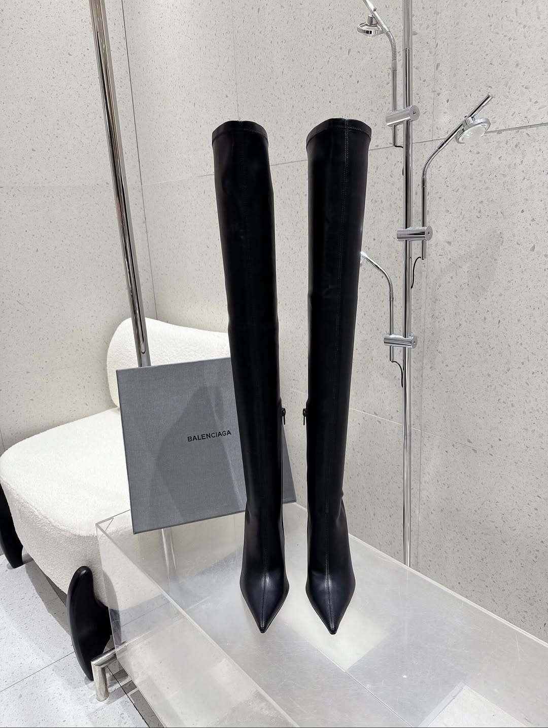 высокие сапоги,ботфорты женские,yves saint laurent сапоги,высокие сапоги женские,черные кожаные ботфорты saint lauren