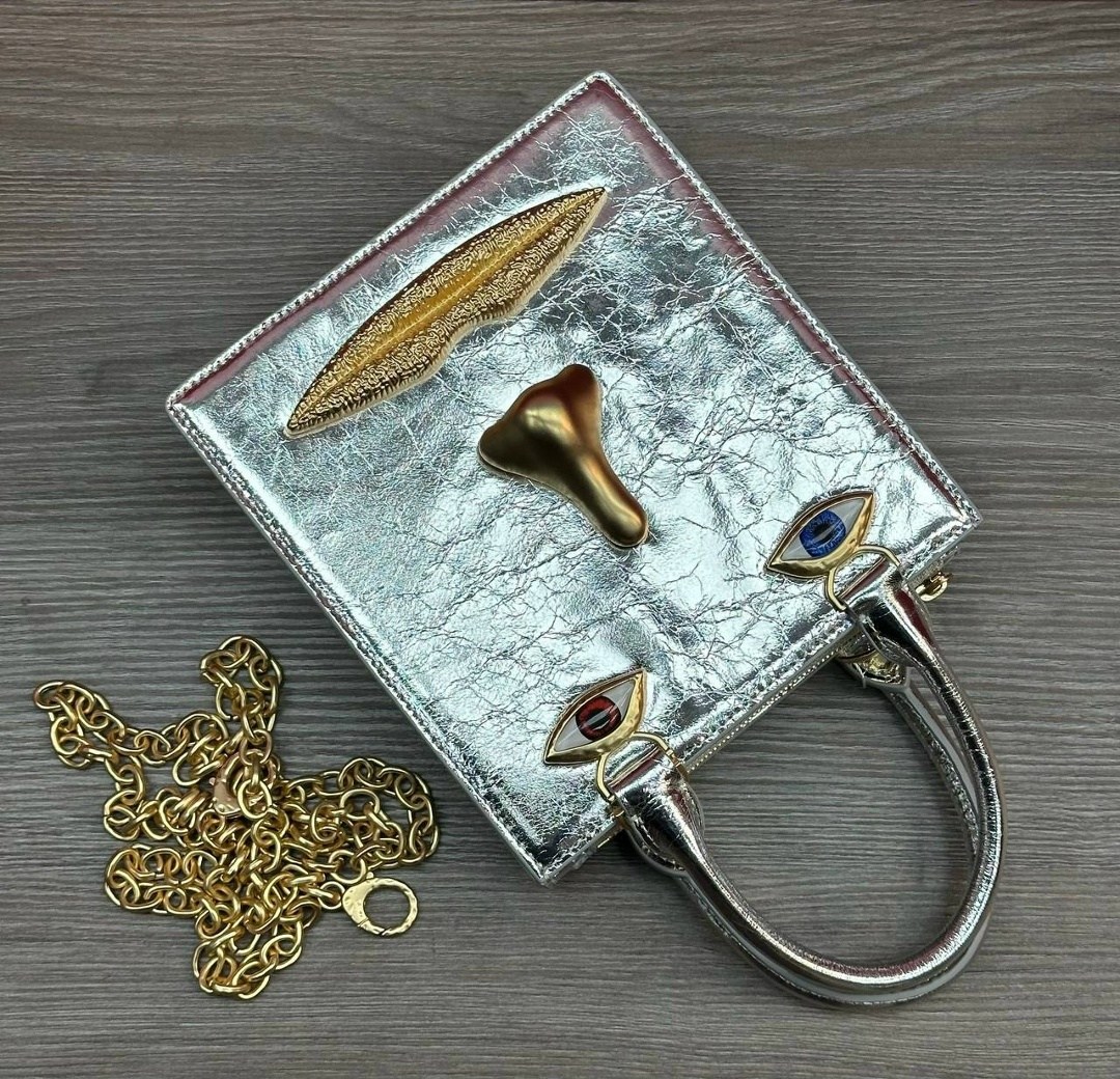 сумка-тоут schiaparelli,сумка schiaparelli,женская сумка schiaparelli,бархатная сумка для глаз schiaparelli premium sense demon,сумка женская shiaparelli & salvador dali