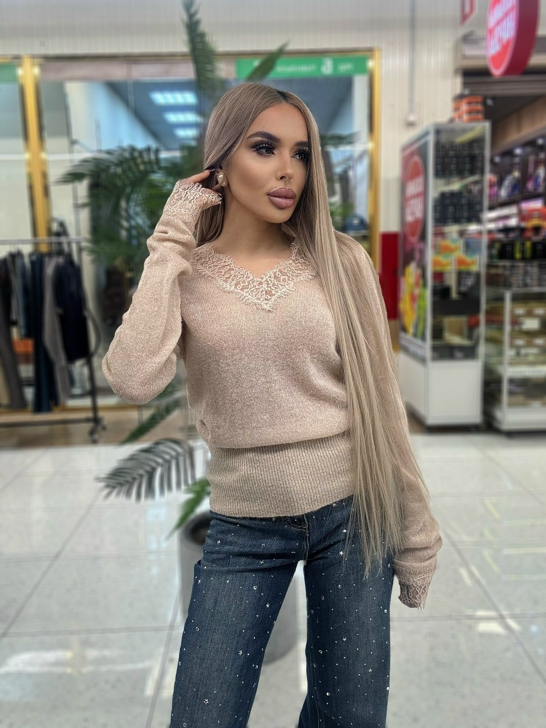 бежевый джемпер,кофта женская,джемпер с кружевом,вязаный джемпер с кружевом,свитер с кружевом