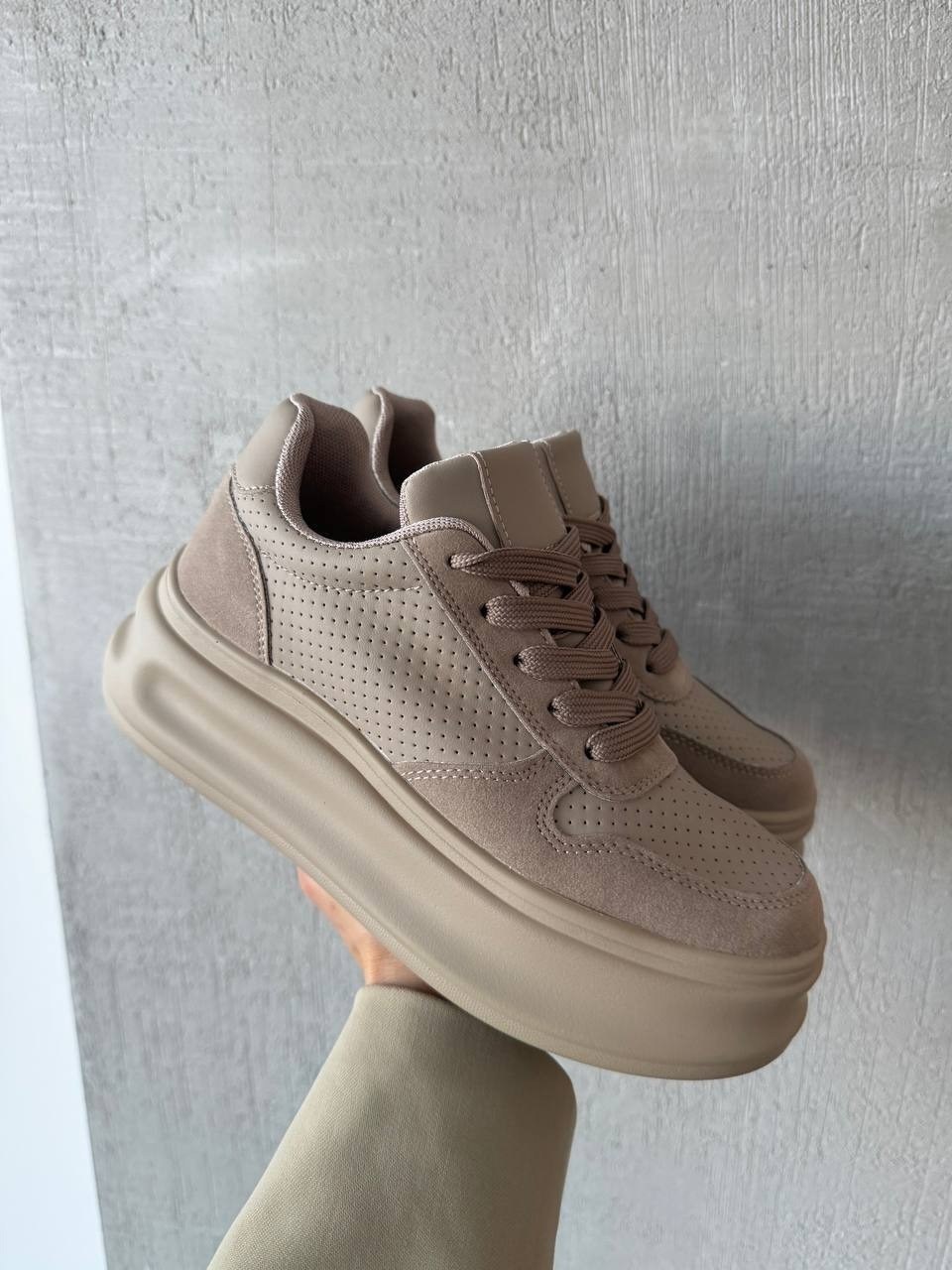 бежевые кроссовки,кроссовки женскиe,женская бежевая спортивная  sneaky tonny black,кроссовки замш,замшевые кроссовки