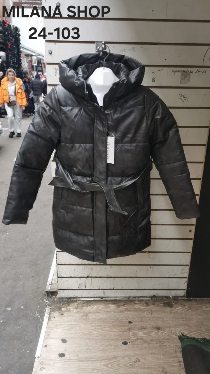 куртка из экокожи женская,пуховик из экокожи,куртка удлиненная с капюшоном экокожа fogo,пуховик из экокожи женский,зимняя экокожа куртка женская