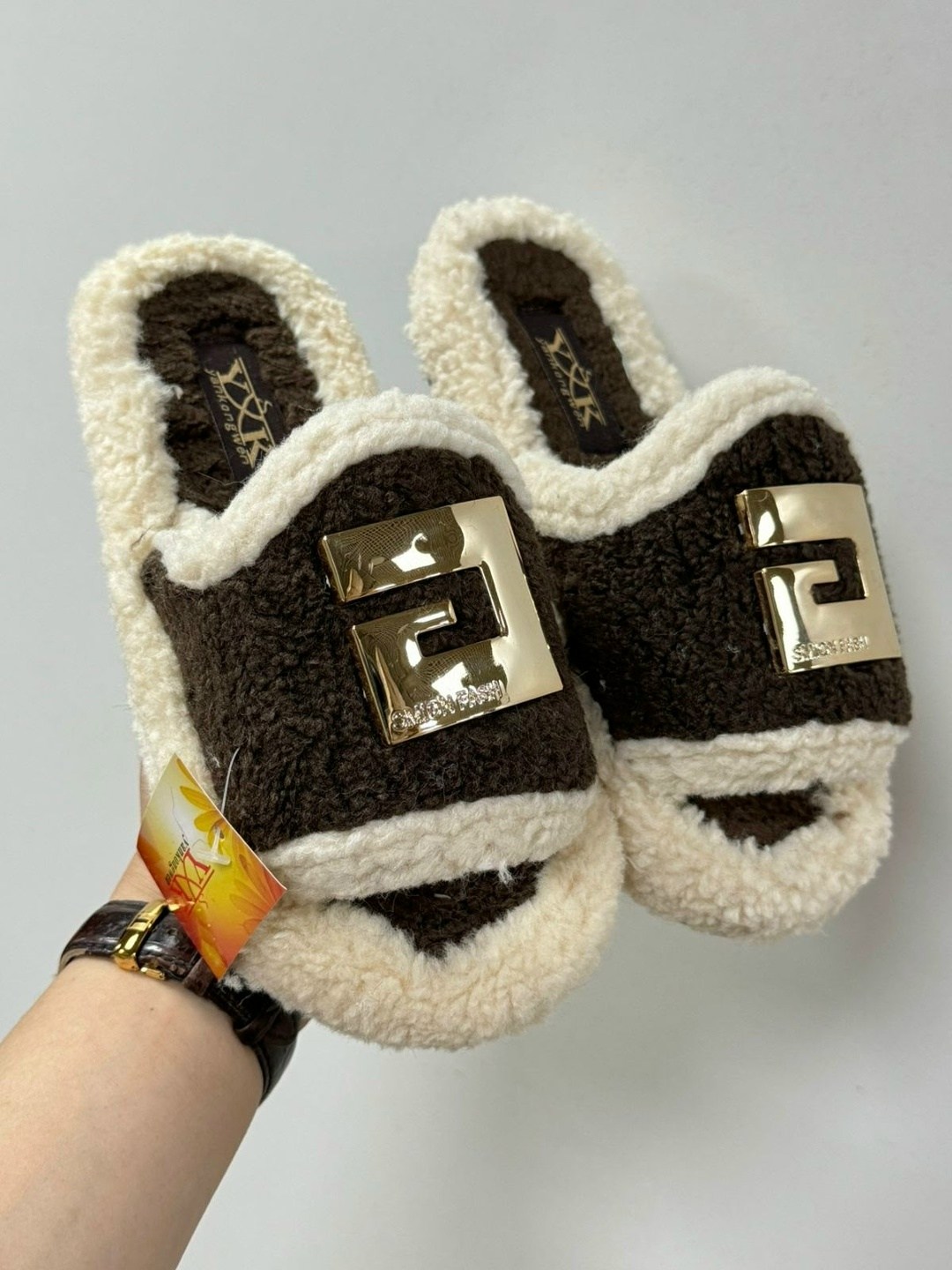 тапочки женские,тапочки фенди,тапочки домашние женские,модные домашние тапочки,fendi slippers