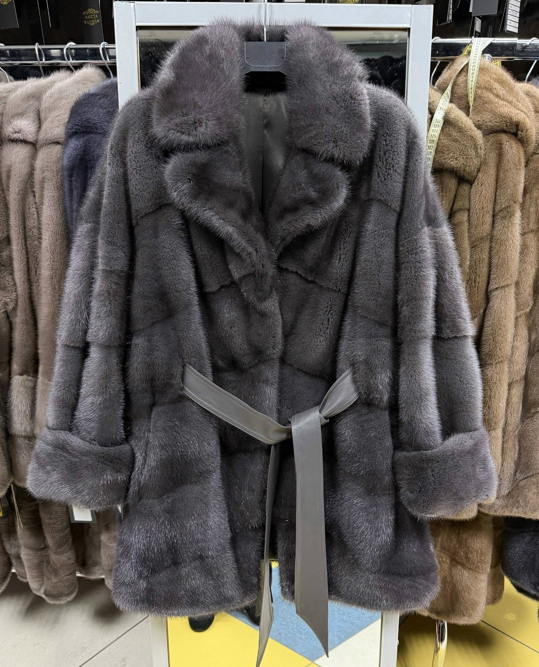 норковая шуба,шубка из меха импортной плюшевой норки с английским воротником,шуба,женская шуба из натурального норкового меха,норковая шуба цвет графит