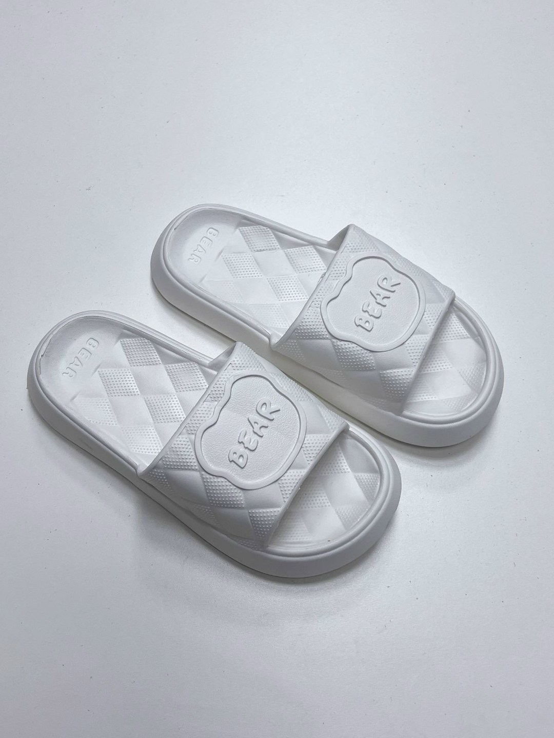 женские шлепанцы,белые шлепанцы,шлепки женские,,тапочки модные