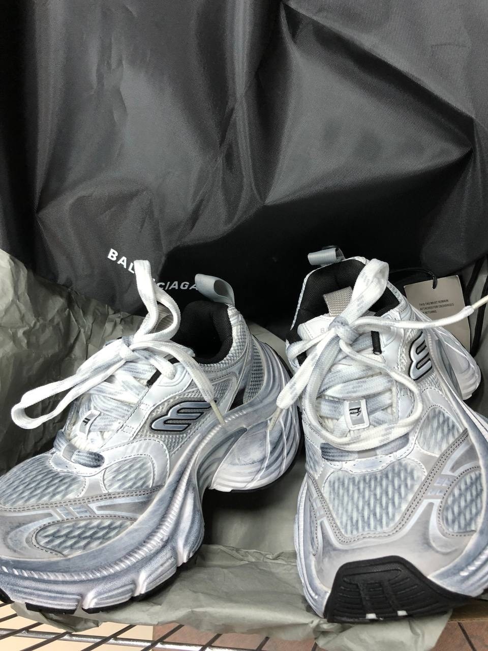 кроссовки 10xl balenciaga белый черный серый,кроссовки женские balenciaga 10xl белые,кроссовки balenciaga 10 xl,кроссовки balenciaga,кроссовки balenciaga 10xl