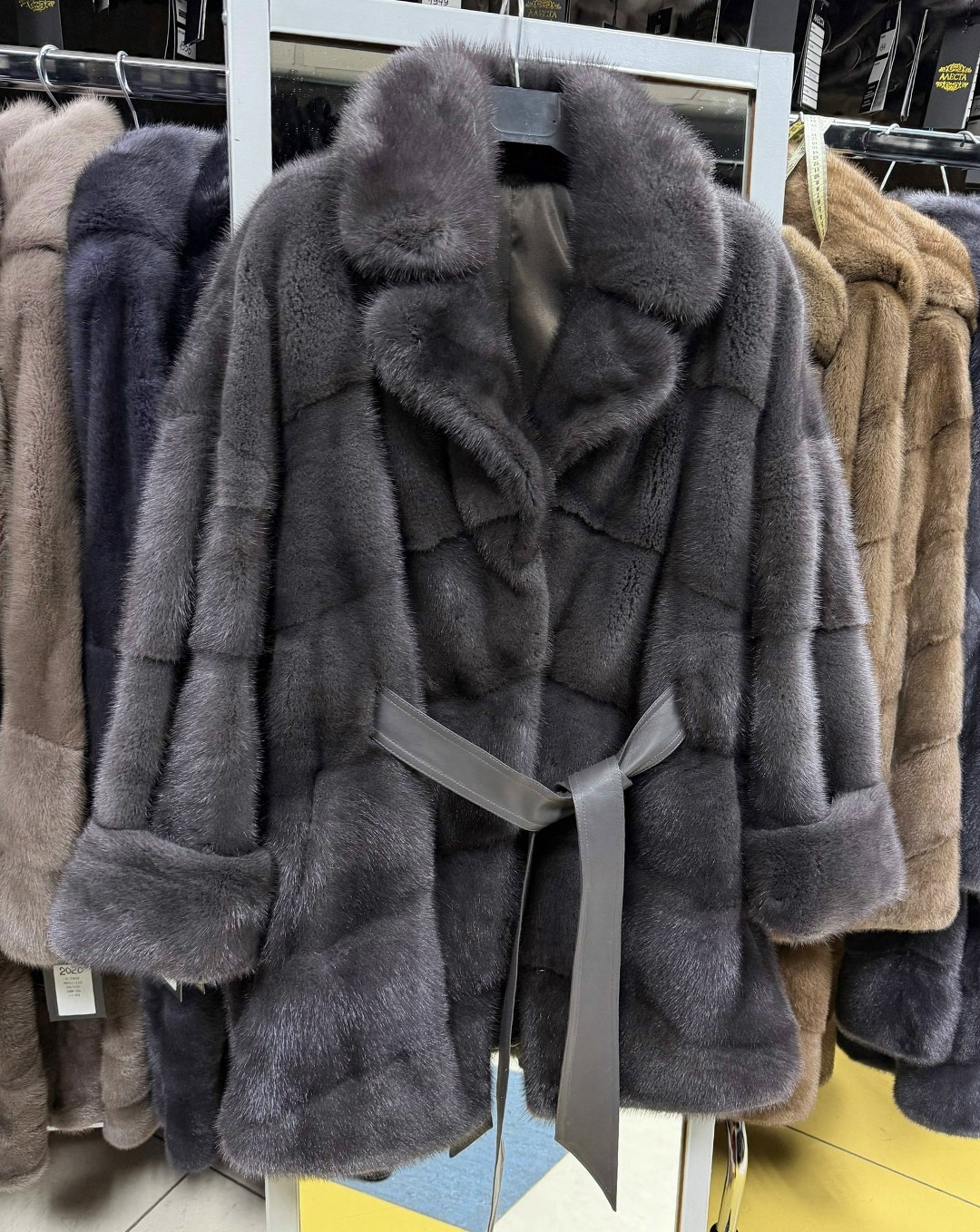 норковая шуба,шубка из меха импортной плюшевой норки с английским воротником,шуба,женская шуба из натурального норкового меха,норковая шуба цвет графит