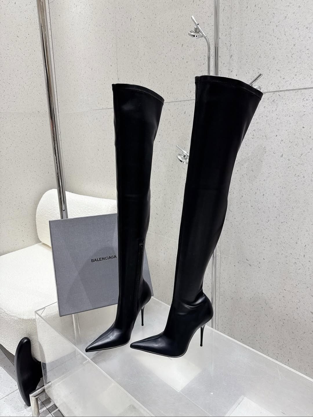 высокие сапоги,ботфорты женские,yves saint laurent сапоги,высокие сапоги женские,черные кожаные ботфорты saint lauren