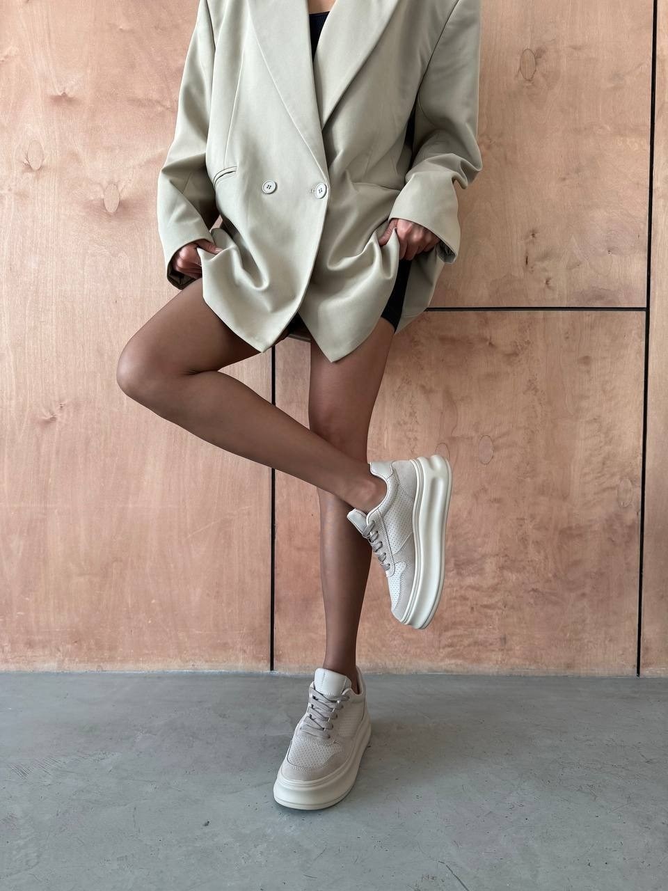 бежевые кроссовки,кроссовки женскиe,женская бежевая спортивная  sneaky tonny black,кроссовки замш,замшевые кроссовки