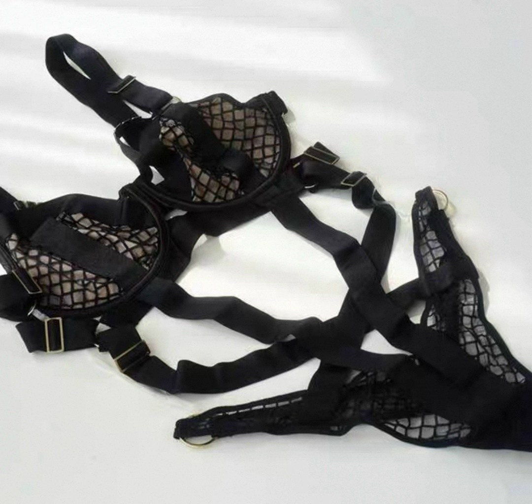 комплект нижнего сеточного женского белья,эротическое белье,девушка,бретелька нижнее белье,нижне бельё женское
