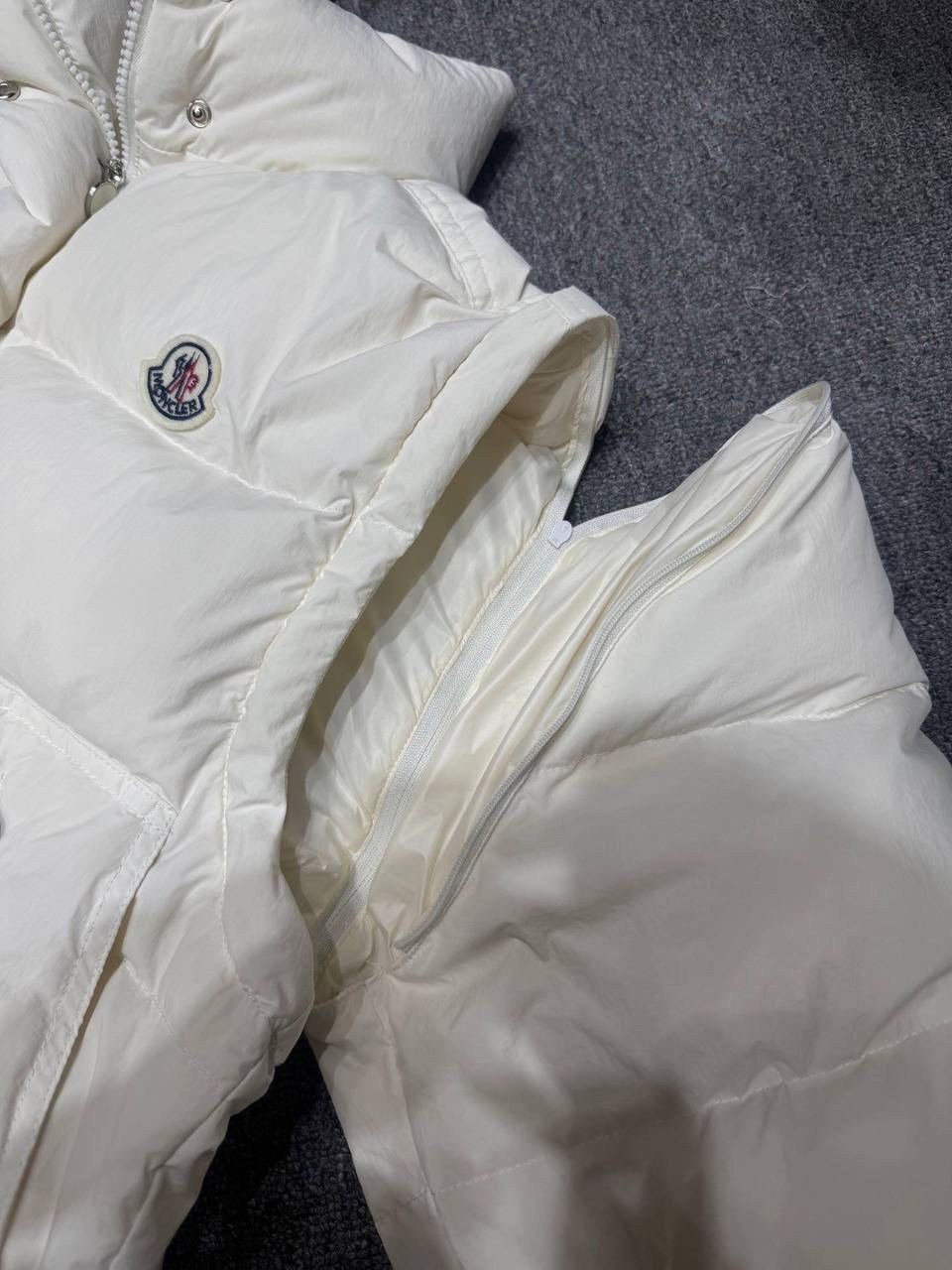 пуховик moncler,лимитированный пуховик moncler maya 70 белый,куртка зимняя moncler,куртка moncler,куртка монклер