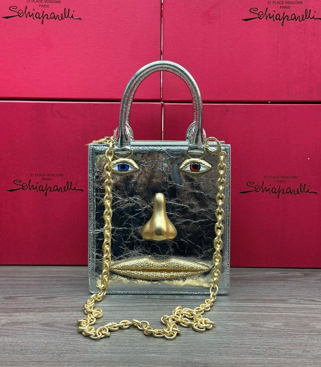 сумка-тоут schiaparelli,сумка schiaparelli,женская сумка schiaparelli,бархатная сумка для глаз schiaparelli premium sense demon,сумка женская shiaparelli & salvador dali