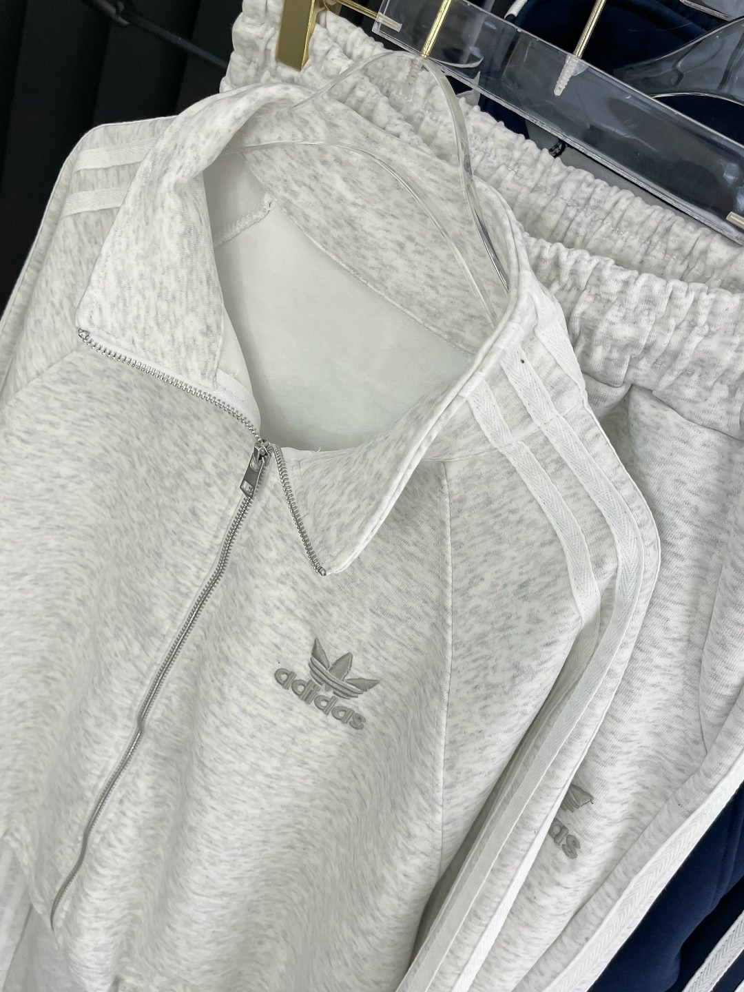 женский спортивный костюм adidas,спортивный костюм,женский спортивный костюм,костюм адидас,костюм женский