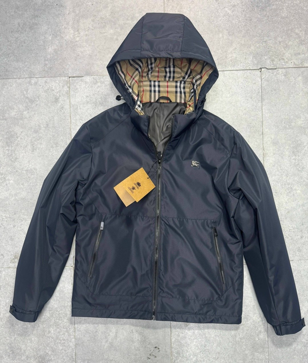 ветровка burberry,куртка burberry,куртка burberry мужская,куртка burberry мужская осенняя удлинённая с капюшоном,повседневная куртка