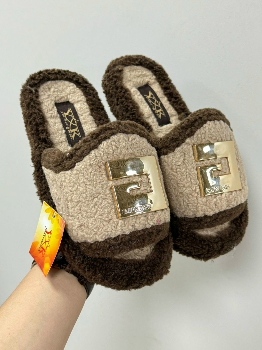 тапочки женские,тапочки фенди,тапочки домашние женские,модные домашние тапочки,fendi slippers