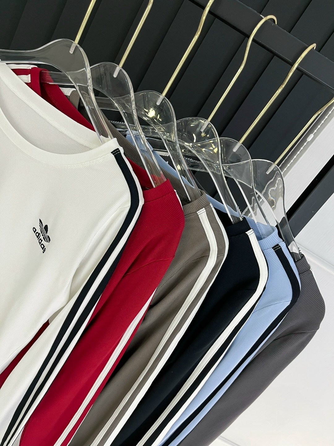 adidas long sleeve 3 stripes,лонгслив adidas originals,лонгслив адидас ориджинал,лонгслив adidas,лонгслив adidas женский