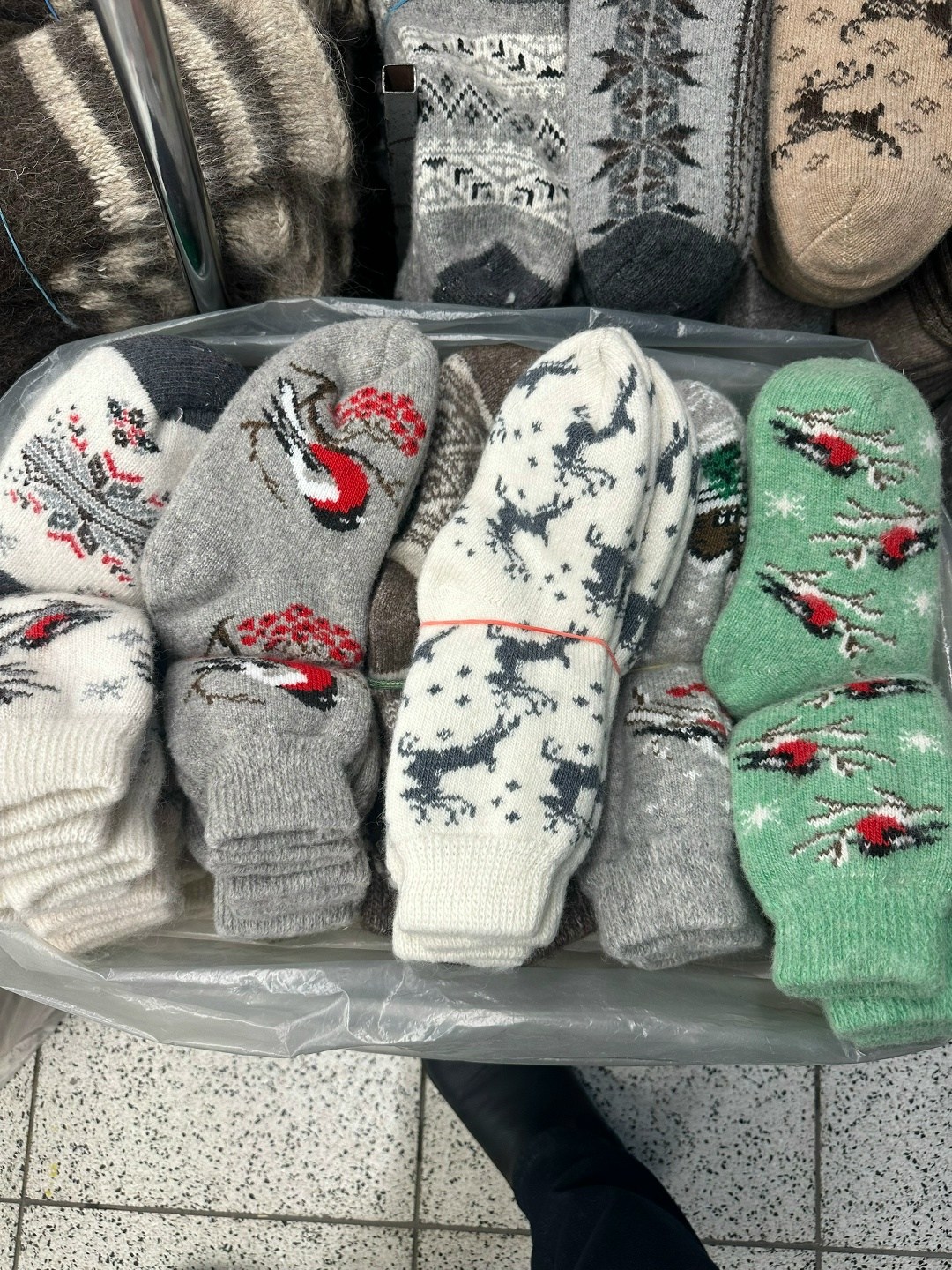 носки женские шерстяные,вязаные носки со снегирями,носки со снегирями,детские шерстяные варежки со снегирями,носки шерстяные зимние мода-лиза