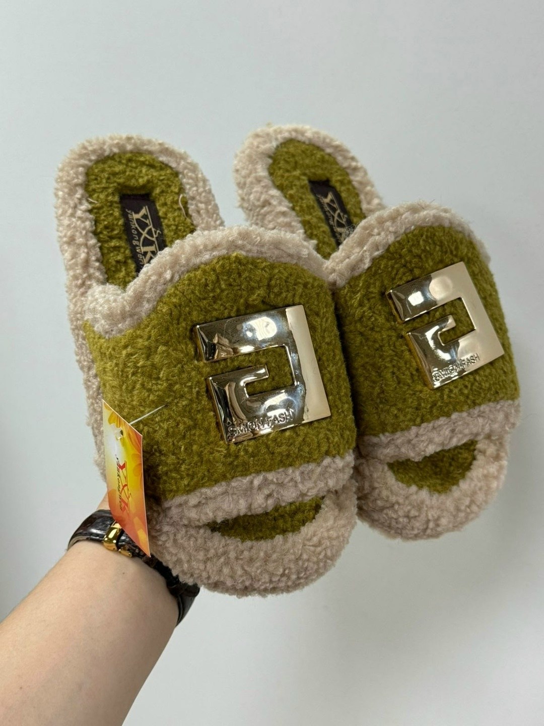 тапочки женские,тапочки фенди,тапочки домашние женские,модные домашние тапочки,fendi slippers