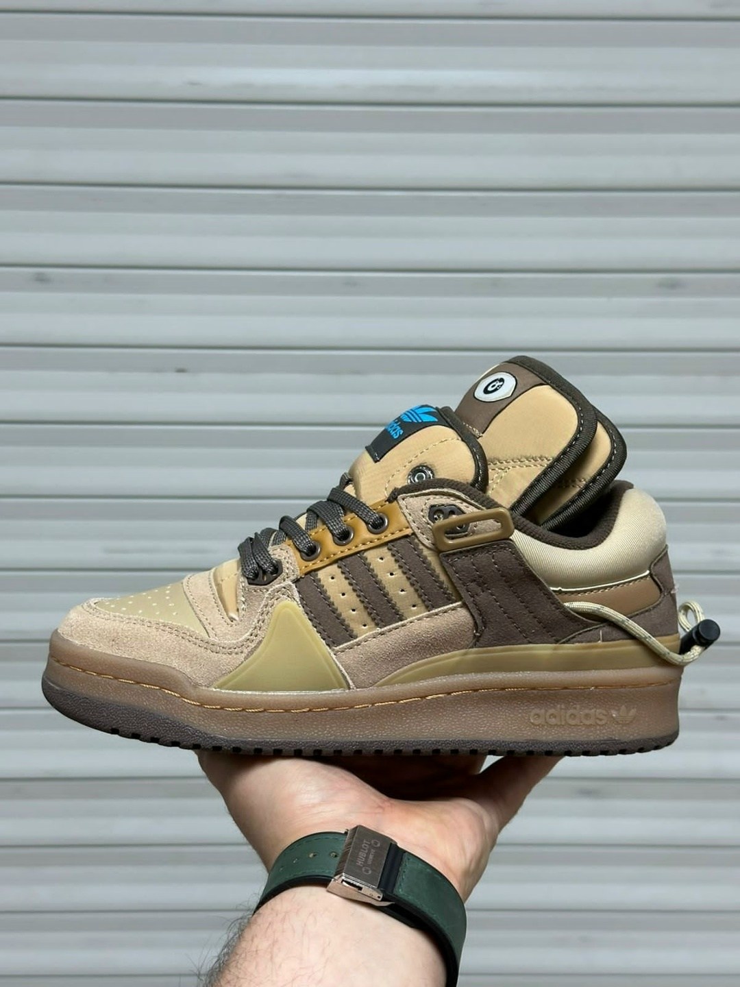 кроссовки bad bunny x adidas forum buckle low,кроссовки adidas,кроссовки адидас bad bunny,adidas bad bunny,кроссовки adidas bad bunny x forum buckle low 'the first cafe' коричневый