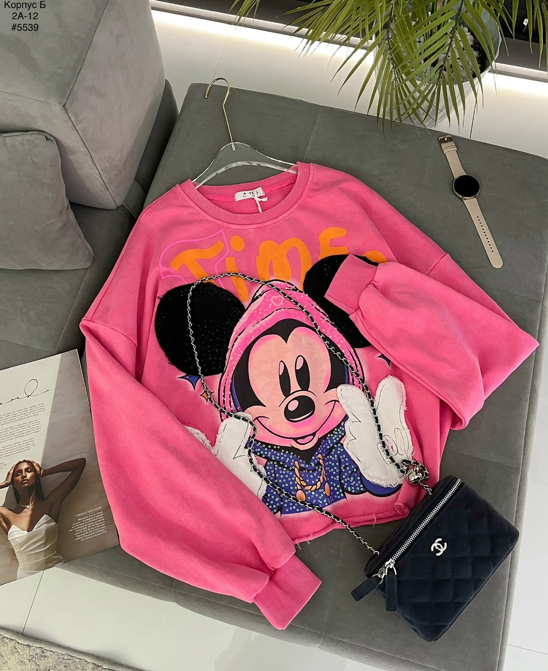 кофта с микки маусом женская,свитшот варенка миккимаус amour closet,кофта варенка оверсайз с принтом микки маусом,свитшот женский,розовый свитшот