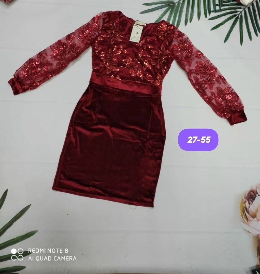 платья из гипюра,платье из велюра,велюровое платье с гипюром,платье бархат с гипюром,черное бархатное платье гипюровые рукава показ