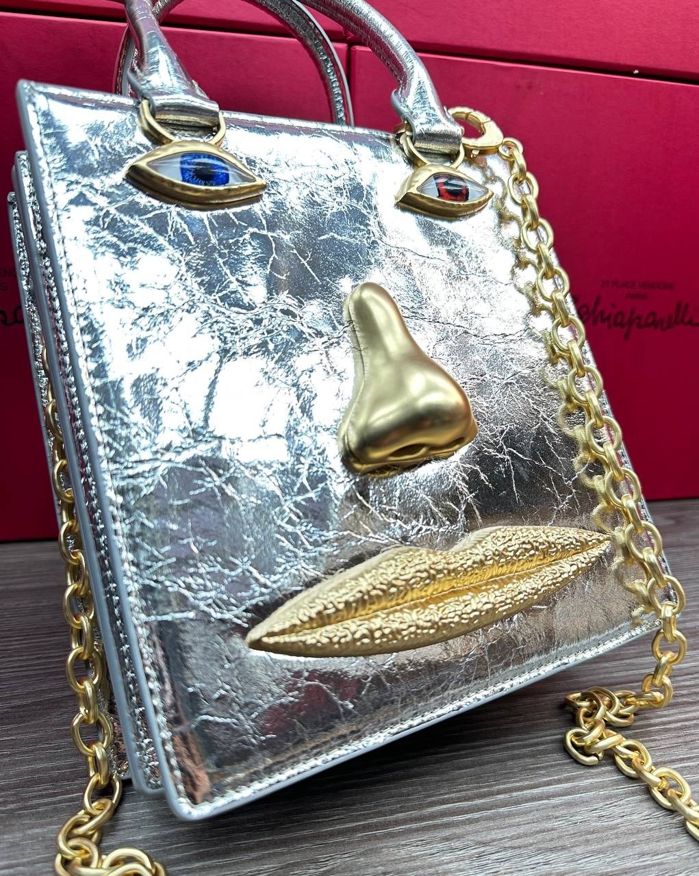 сумка-тоут schiaparelli,сумка schiaparelli,женская сумка schiaparelli,бархатная сумка для глаз schiaparelli premium sense demon,сумка женская shiaparelli & salvador dali