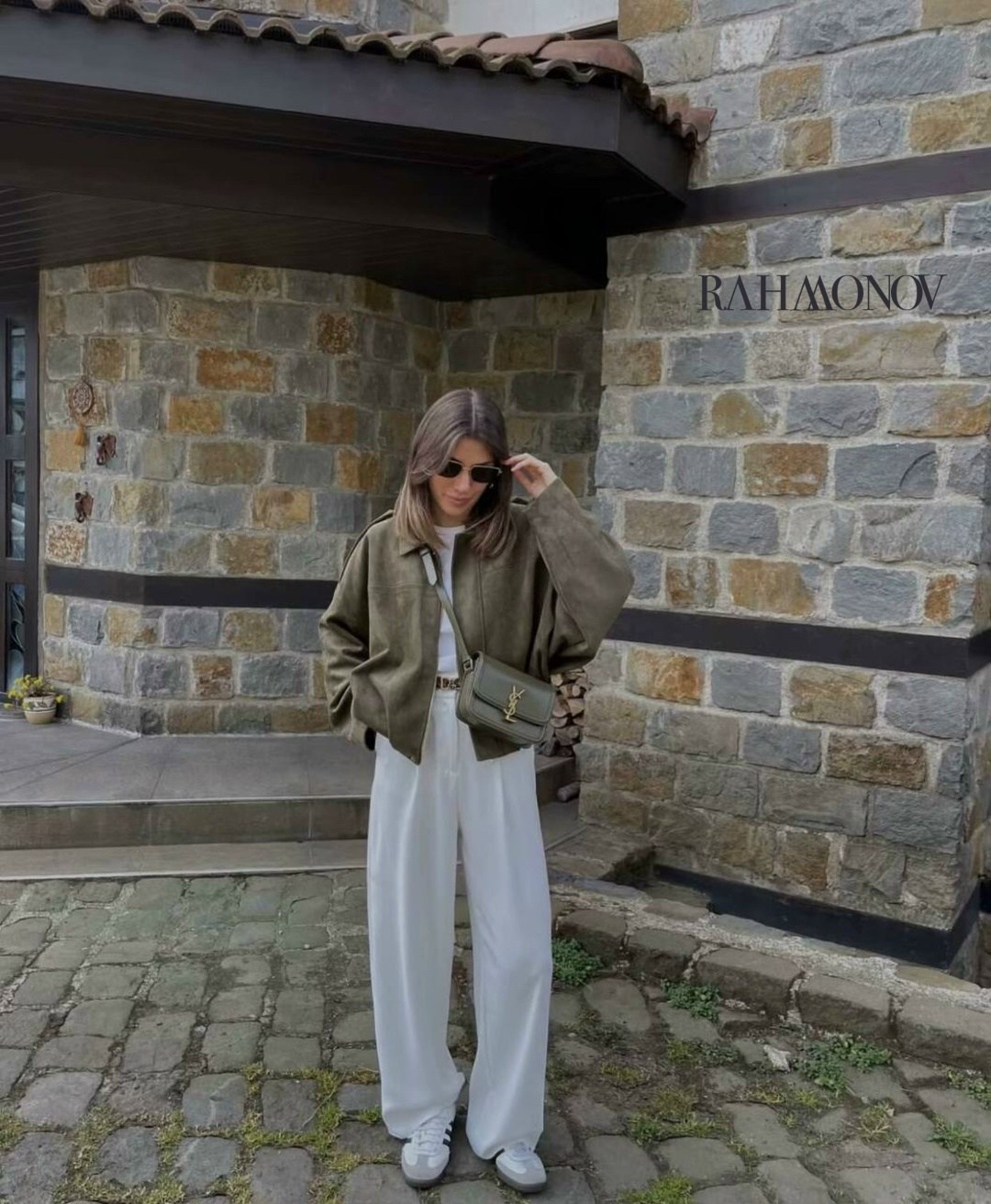 замшевая куртка,замшевая куртка женская,куртка свободного кроя,стильная женская замшевая куртка-бомбер,короткая куртка