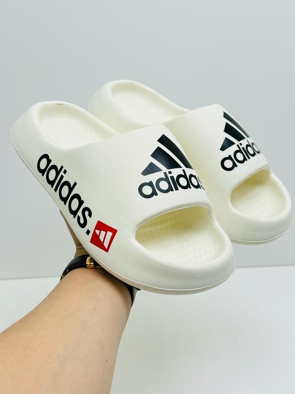 шлепанцы adidas,adidas сланцы,шлепки adidas,,шлепанцы летние adidas
