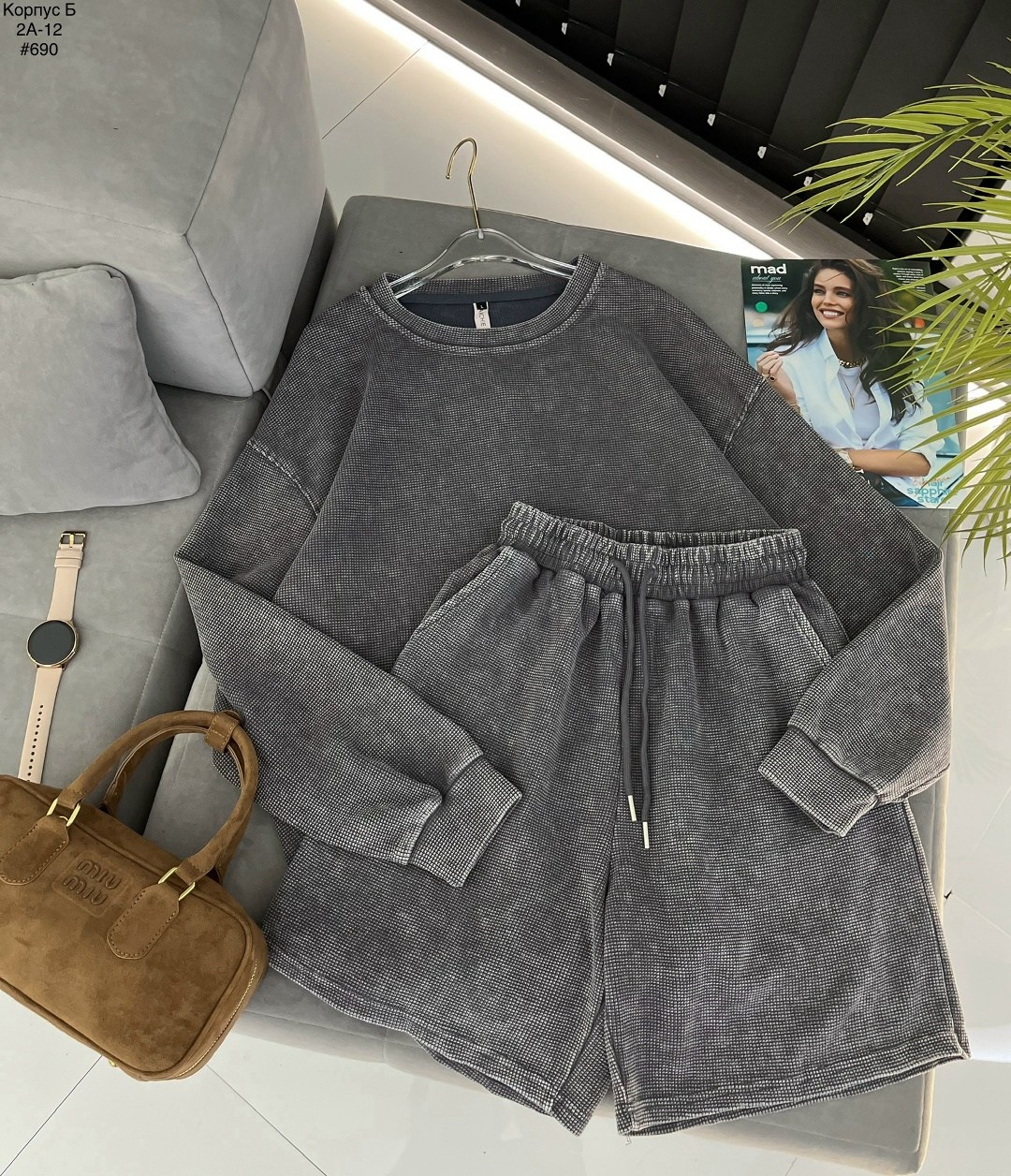 трикотажные костюмы,свитер бежевый,свитер с круглым вырезом,трикотажный