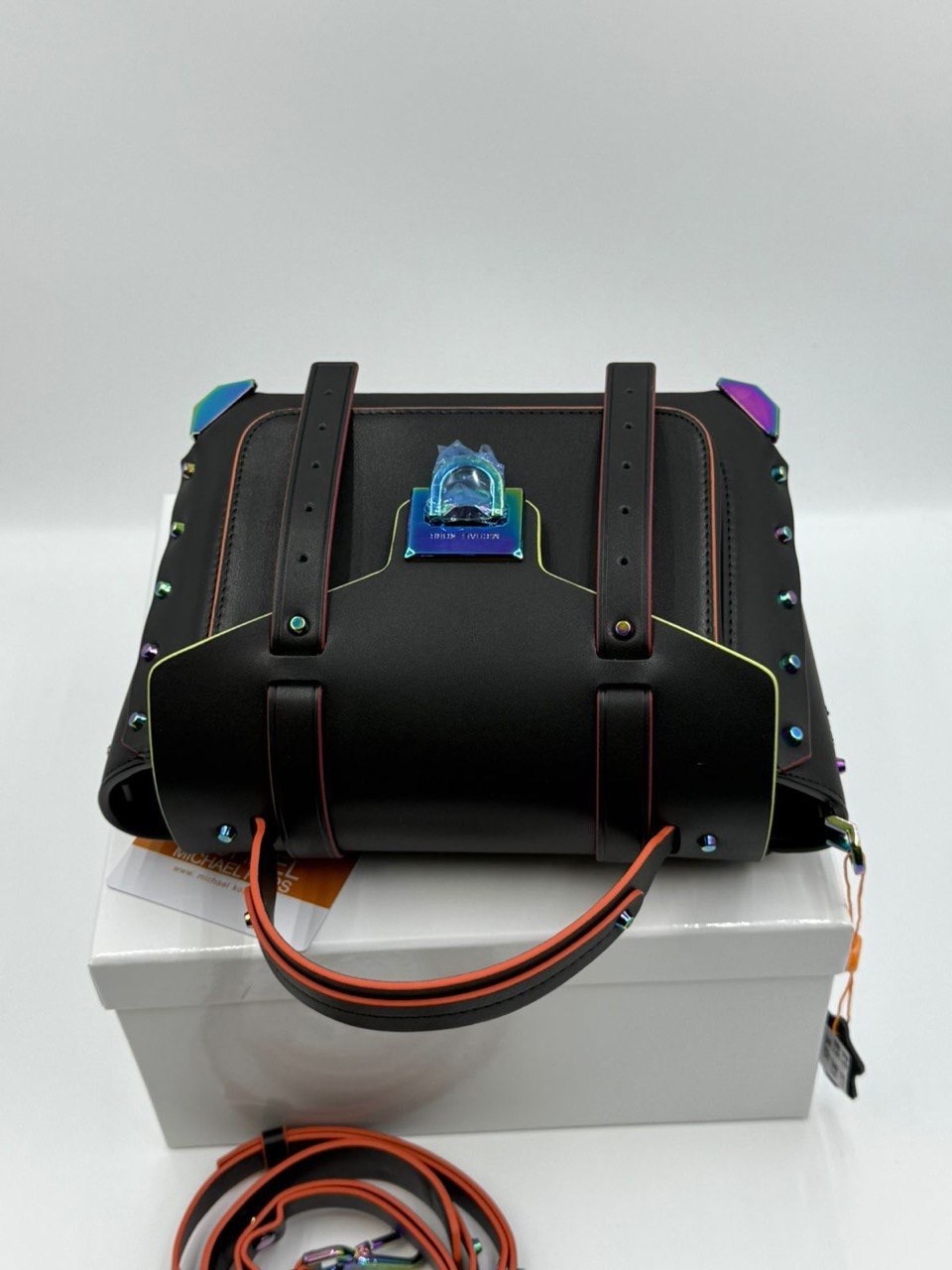 сумка,кожаная сумка-портфель michael kors manhattan средней контрастной отделки,женская сумка michael kors manhattan,сумка michael kors,модная сумка