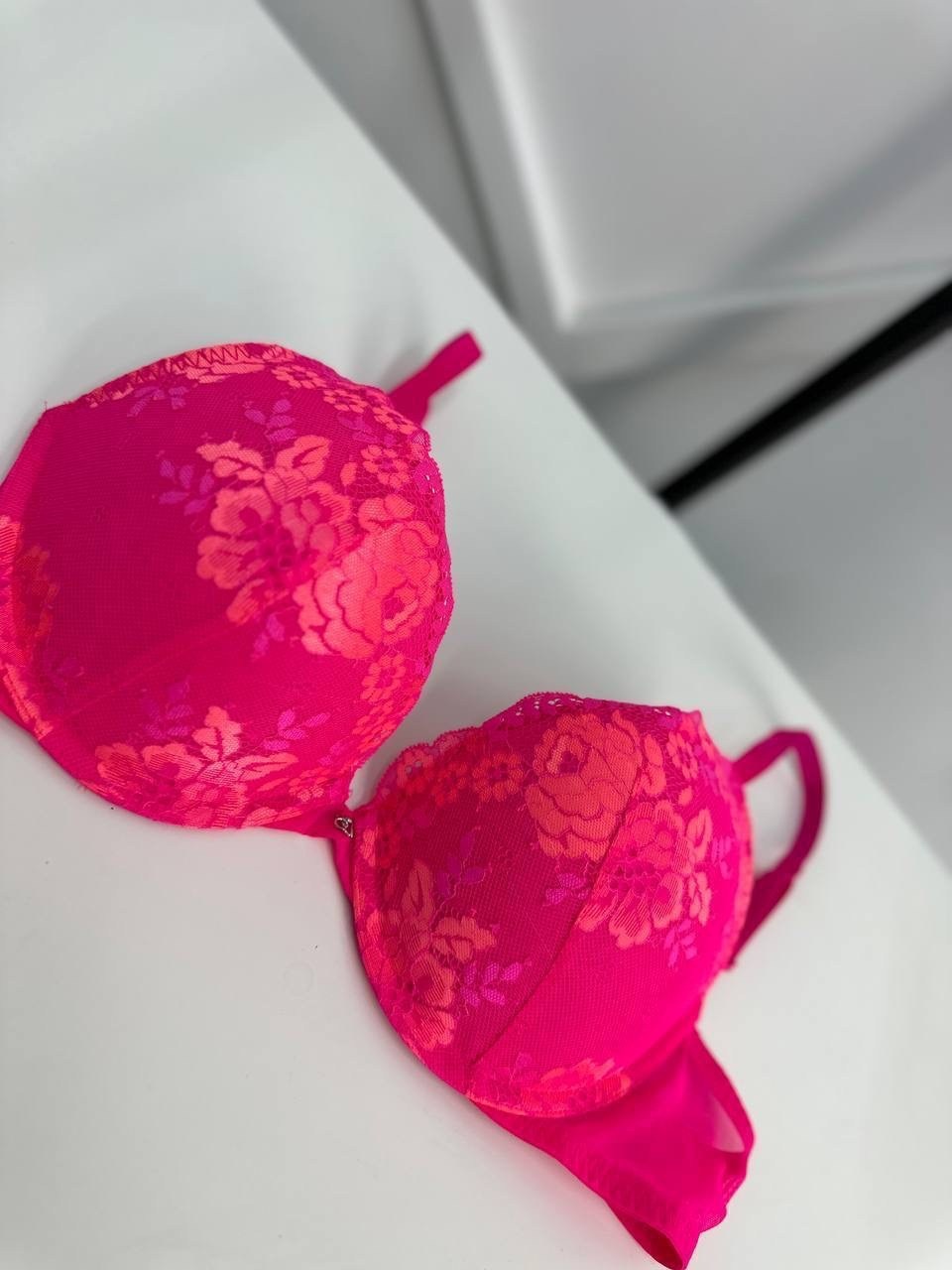 женское нижнее белье,нижнего белья,бюстгальтер,бюст,бюстгальтер пуш ап