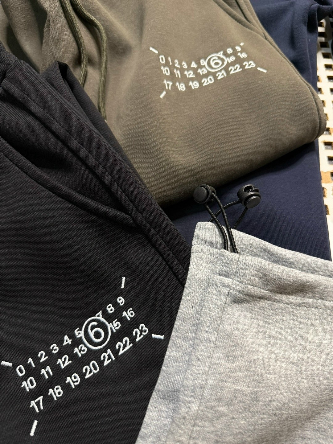 штаны модные,брюки спортивные мужские,спортивные брюки,спортивные штаны,брюки мужские модные