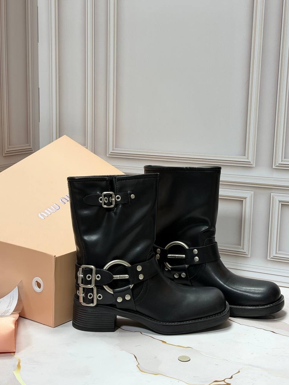 ,женские сапоги,сапоги miu miu,сапоги модные,короткие сапоги